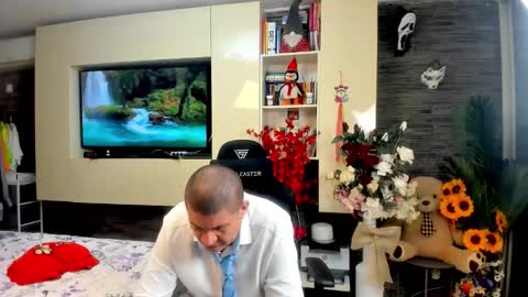 Snapshot of spartandaddy48 chatting on 05/07/26, 12:38 Spartan online show from 05/07/26, 12:38
