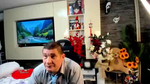 Snapshot of spartandaddy48 chatting on 05/17/26, 04:36 Spartan online show from 05/17/26, 04:36