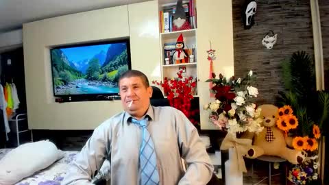 Snapshot of spartandaddy48 chatting on 05/18/26, 04:07 Spartan online show from 05/18/26, 04:07