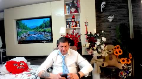 Snapshot of spartandaddy48 chatting on 05/25/26, 03:45 Spartan online show from 05/25/26, 03:45