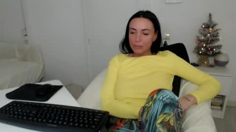 Carla online show from 12/22/24, 08:58