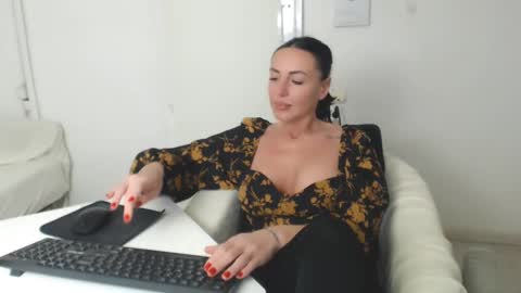 Carla online show from 01/11/25, 04:36