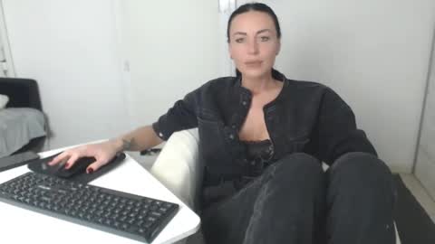 Carla online show from 01/25/25, 04:46