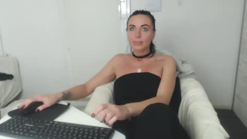 Carla online show from 02/10/25, 08:42