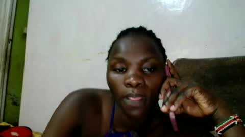Snapshot of spicy_bella69 chatting on 06/17/26, 05:43 spicy_bella69 online show from 06/17/26, 05:43