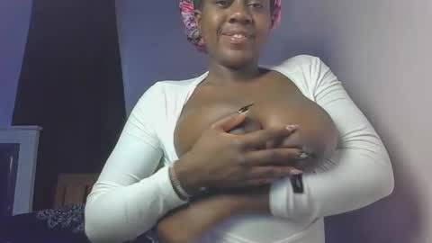 Snapshot of spicy_cherrie chatting on 04/22/26, 05:21 cherrie online show from 04/22/26, 05:21