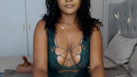 Snapshot of spicyangie chatting on 11/21/25, 04:55 Im Angela online show from 11/21/25, 04:55