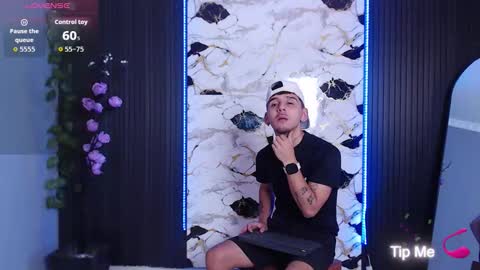 Snapshot of spicyboys_ chatting on 09/14/25, 08:30 online show from 09/14/25, 08:30