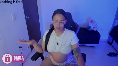 Snapshot of spicydollx_1 chatting on 06/15/26, 04:31 Geraldin online show from 06/15/26, 04:31