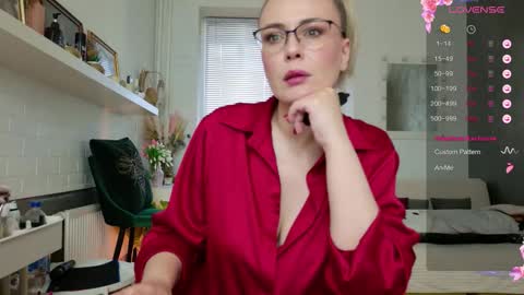 Snapshot of spicyhotmilf chatting on 10/04/25, 12:47 Lexsy online show from 10/04/25, 12:47