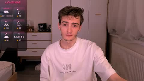 Snapshot of spider___man chatting on 11/21/25, 05:00 Spidey online show from 11/21/25, 05:00