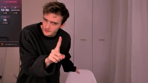 Snapshot of spider___man chatting on 11/30/25, 06:12 Spidey online show from 11/30/25, 06:12