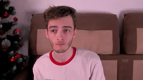 Snapshot of spider___man chatting on 12/17/25, 04:46 Spidey online show from 12/17/25, 04:46