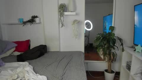 Snapshot of spider_baby_ chatting on 12/16/25, 12:04 spider_baby_ online show from 12/16/25, 12:04