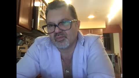 Snapshot of spike69old chatting on 01/27/25, 06:52 spike69old online show from 01/27/25, 06:52