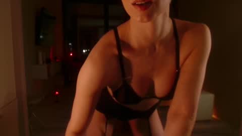 Elizabeth online show from 10/24/25, 04:58