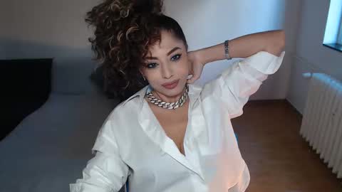 Doll online show from 10/10/25, 09:41