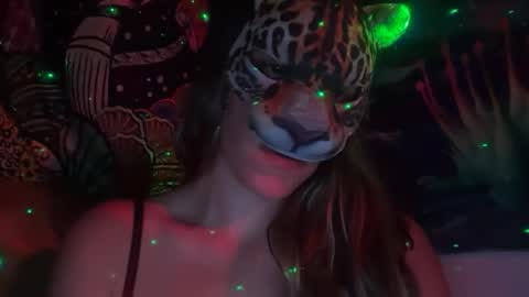 Snapshot of spottedbeauty chatting on 10/31/25, 09:21 spottedbeauty online show from 10/31/25, 09:21