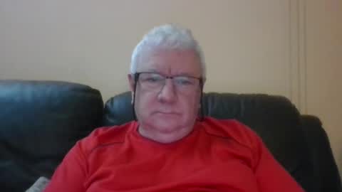 Snapshot of springtine chatting on 05/13/26, 10:49 springtine online show from 05/13/26, 10:49