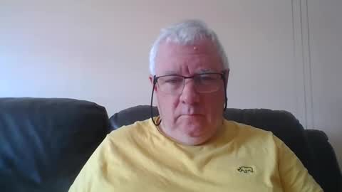 Snapshot of springtine chatting on 05/15/26, 11:06 springtine online show from 05/15/26, 11:06