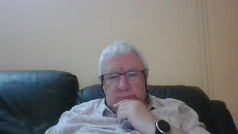 Snapshot of springtine chatting on 05/21/26, 12:17 springtine online show from 05/21/26, 12:17