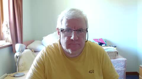 Snapshot of springtine chatting on 05/25/26, 10:32 springtine online show from 05/25/26, 10:32