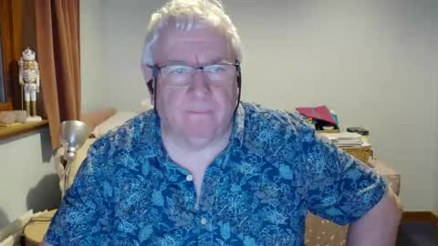 Snapshot of springtine chatting on 05/31/26, 11:06 springtine online show from 05/31/26, 11:06