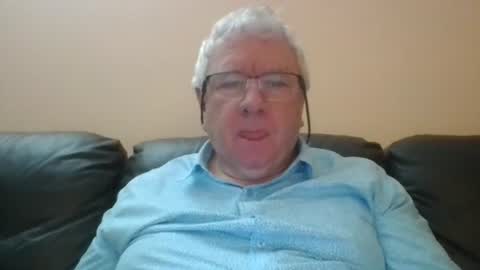 Snapshot of springtine chatting on 06/14/26, 10:56 springtine online show from 06/14/26, 10:56