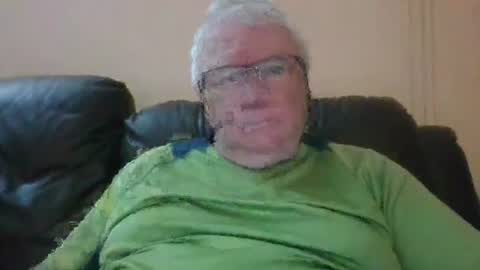 Snapshot of springtine chatting on 06/17/26, 11:16 springtine online show from 06/17/26, 11:16