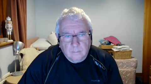 Snapshot of springtine chatting on 08/07/26, 12:12 springtine online show from 08/07/26, 12:12