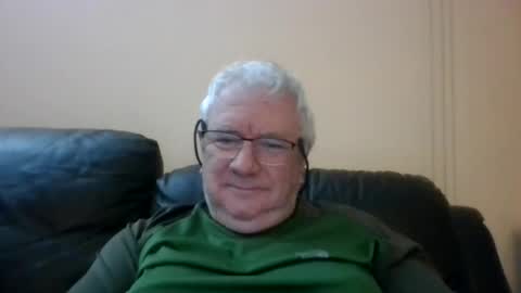 Snapshot of springtine chatting on 08/07/26, 10:34 springtine online show from 08/07/26, 10:34