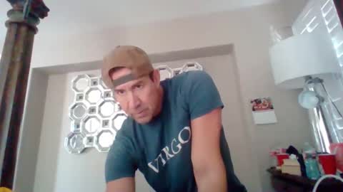 Snapshot of spunandhunglv chatting on 11/17/25, 06:14 spunandhunglv online show from 11/17/25, 06:14