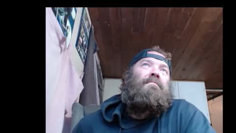 Snapshot of squegly chatting on 11/19/25, 04:18 Bryan online show from 11/19/25, 04:18