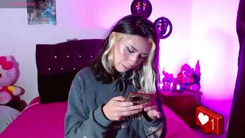 Snapshot of squirt_charlotte chatting on 02/25/25, 05:08  HELLO WELCOME MY NAME IS CHARLOTTE OY A NEW GIRL   online show from 02/25/25, 05:08