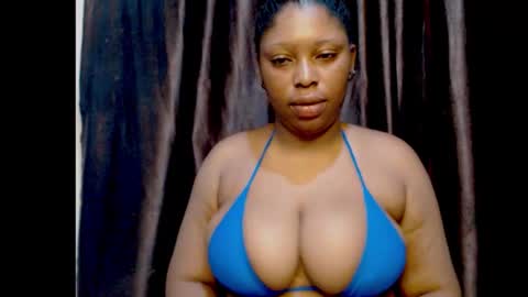 Snapshot of squirtyqueenxx chatting on 09/18/25, 08:00 gold online show from 09/18/25, 08:00