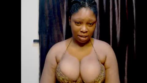 Snapshot of squirtyqueenxx chatting on 09/19/25, 08:16 gold online show from 09/19/25, 08:16