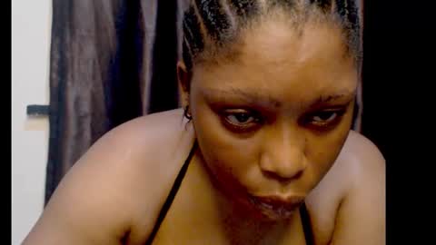 Snapshot of squirtyqueenxx chatting on 09/20/25, 11:22 gold online show from 09/20/25, 11:22