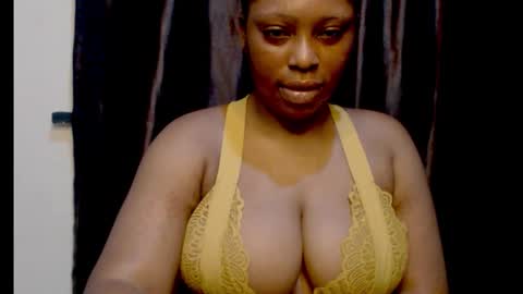 Snapshot of squirtyqueenxx chatting on 09/22/25, 11:45 gold online show from 09/22/25, 11:45