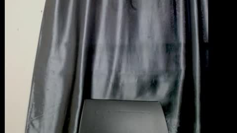 Snapshot of squirtyqueenxx chatting on 10/07/25, 03:31 gold online show from 10/07/25, 03:31