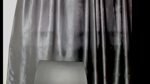 Snapshot of squirtyqueenxx chatting on 10/21/25, 11:11 gold online show from 10/21/25, 11:11