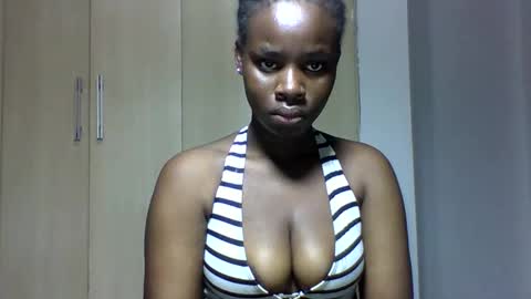 Snapshot of squiter_girlie chatting on 10/22/25, 03:29 Squiter online show from 10/22/25, 03:29