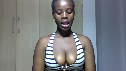 Snapshot of squiter_girlie chatting on 10/24/25, 05:04 Squiter online show from 10/24/25, 05:04