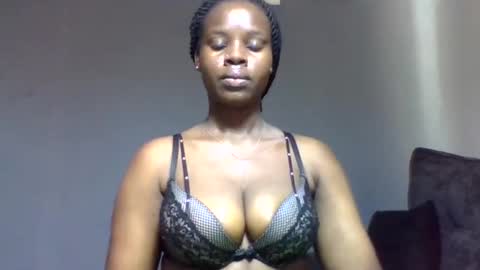 Snapshot of squiter_girlie chatting on 12/19/25, 08:10 Squiter online show from 12/19/25, 08:10