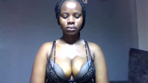 Snapshot of squiter_girlie chatting on 12/22/25, 06:10 Squiter online show from 12/22/25, 06:10
