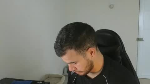 Snapshot of srbey_ chatting on 11/30/25, 10:25 Vic online show from 11/30/25, 10:25