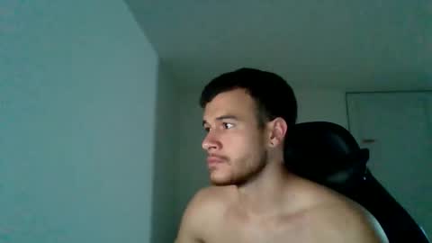 Snapshot of srbey_ chatting on 12/15/25, 01:10 Vic online show from 12/15/25, 01:10