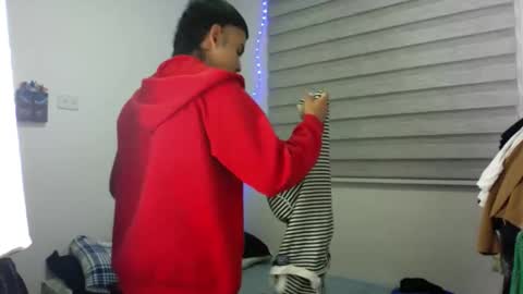 Snapshot of srcejotas chatting on 11/17/25, 11:10 sorry mom online show from 11/17/25, 11:10