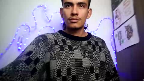 Snapshot of srcejotas chatting on 11/22/25, 12:42 sorry mom online show from 11/22/25, 12:42