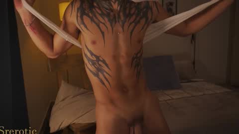 Snapshot of srerotic chatting on 11/30/25, 04:44 Matt online show from 11/30/25, 04:44