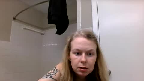 Snapshot of sriley386444137 chatting on 01/01/25, 01:27 sriley386444137 online show from 01/01/25, 01:27